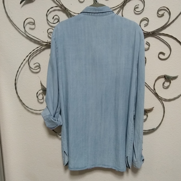 CHELSEA & THEODORE Tencel light blue wash button up shirt, L - Picture 2 of 8